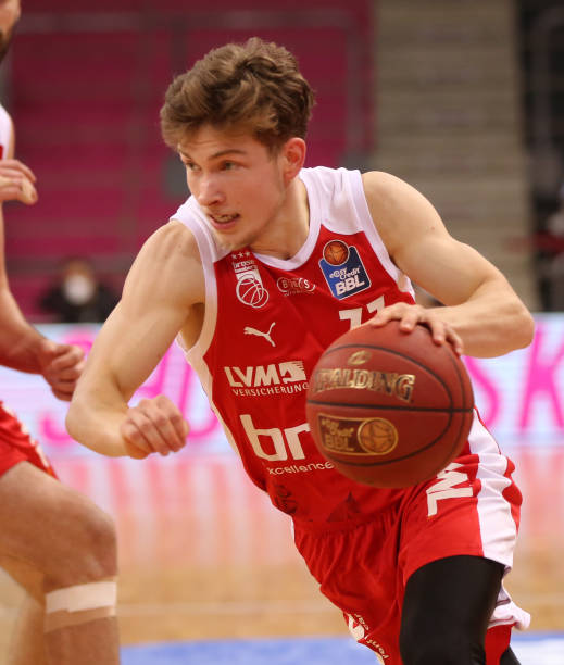 仅展现了两 仅展现了两