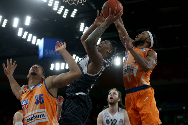 中前场的传 中前场的传